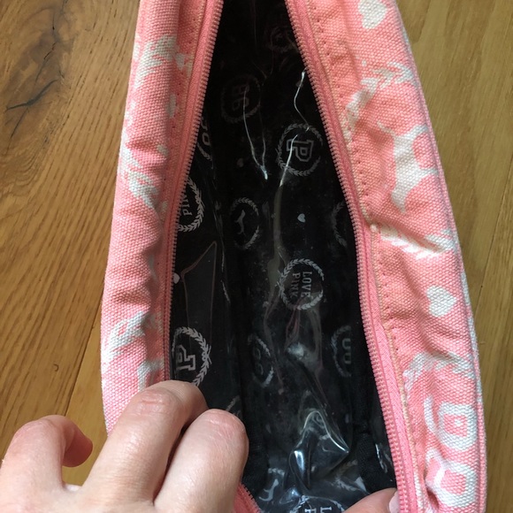 VS PINK MAKE UP BAG - Picture 4 of 4